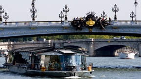 Lunch Cruise on the Seine - Prime location
