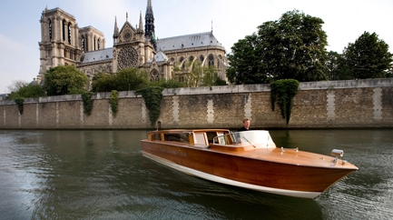 Private Cruise on the Seine with Champagne