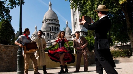 Visit & Performance in Montmartre ( in French )