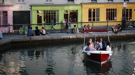 Navigate an eletronic boat