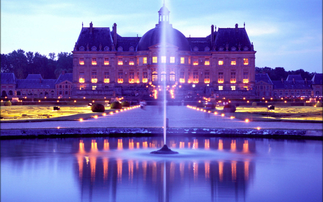 Un dîner aux chandelles dans le jardin d’un château parisien !